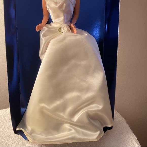 Diana Princess of Wales Doll - Picture 5 of 10